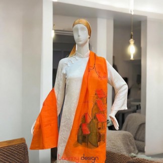 Khăn gai dài màu cam đậm vẽ tay hình phố cổ 70*190cm